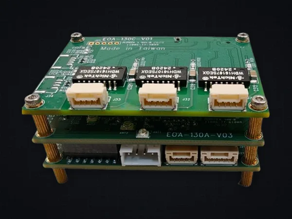 EOA-130 — 堆疊組態：EOA-130C-V01 載板與 EOA-130A-V03 模組